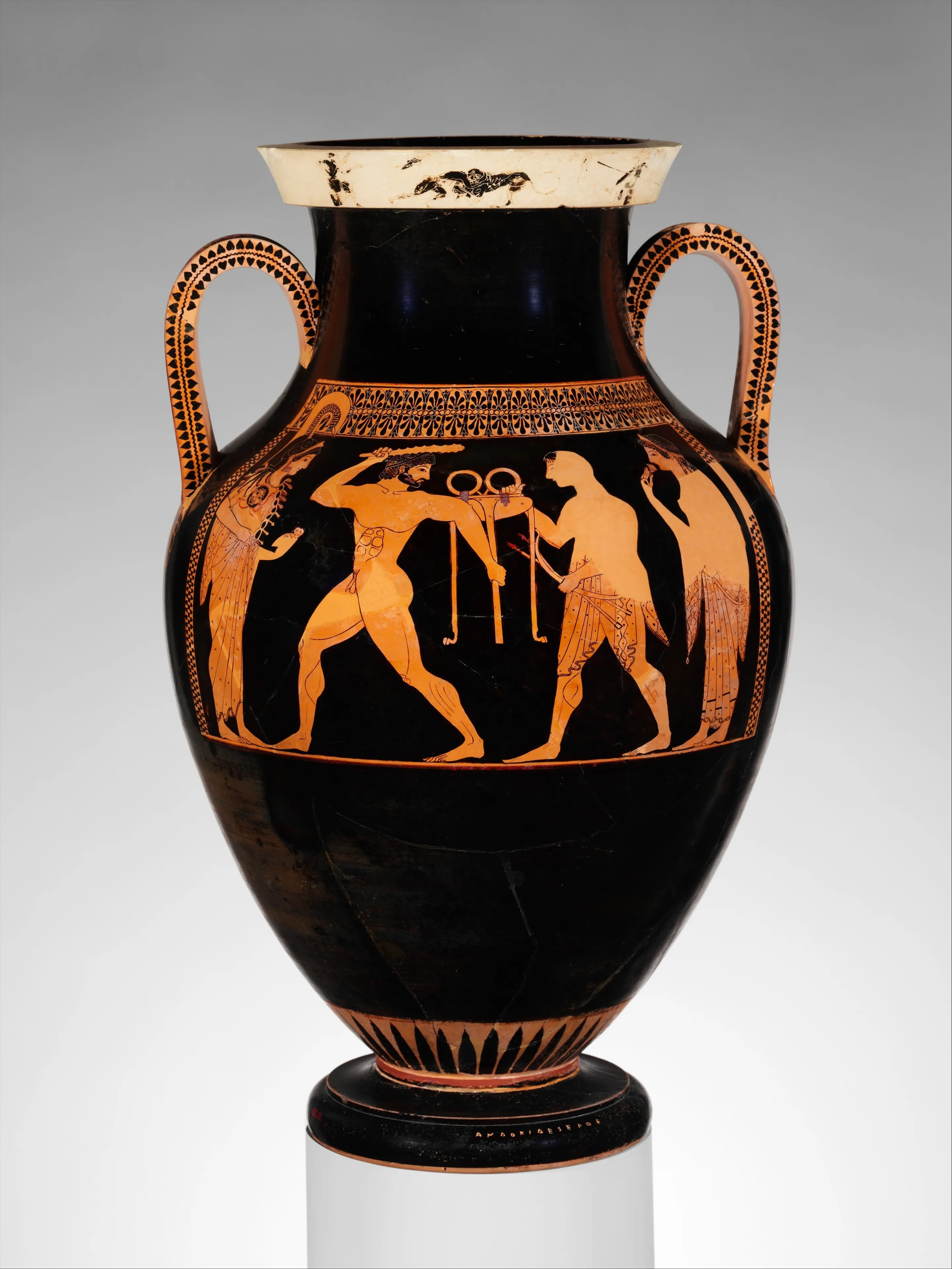 Greek terracotta amphora depicting warriors in battle, ca. 530 BCE